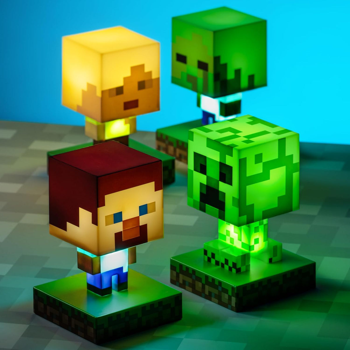 Paladone Minecraft Creeper Light, 3D Lamp - Officially Licensed Night Light - 12 cm Tall, Battery Powered, Gaming Room & Bedroom Decor for Minecraft Gamers