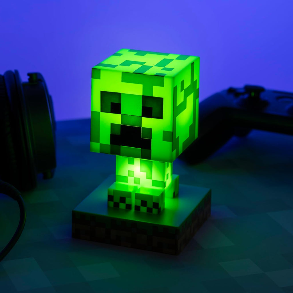 Paladone Minecraft Creeper Light, 3D Lamp - Officially Licensed Night Light - 12 cm Tall, Battery Powered, Gaming Room & Bedroom Decor for Minecraft Gamers